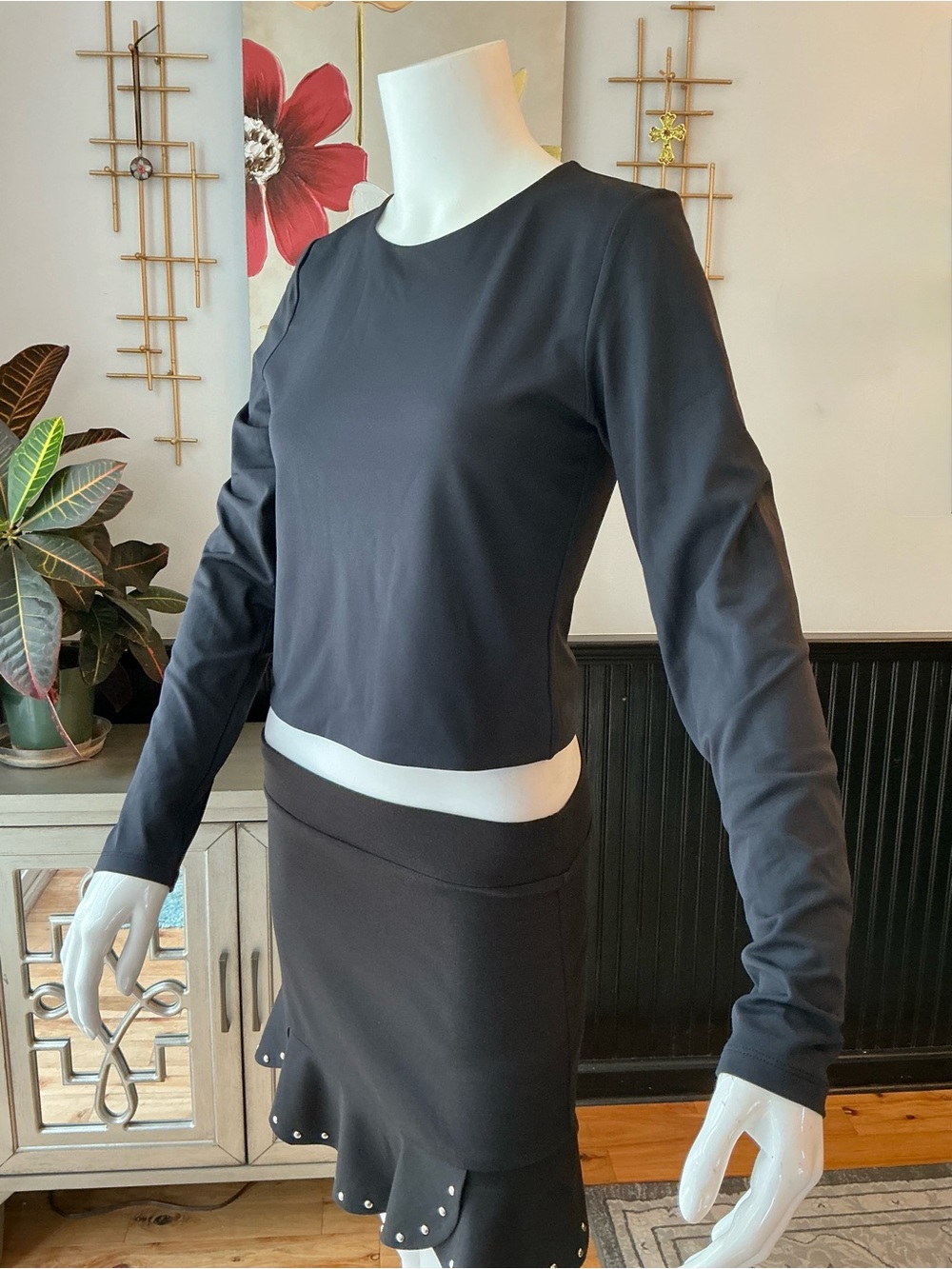 Aritzia Babaton Black Contour Minimalist Long Sleeve Crop Top Clean Lines Size L